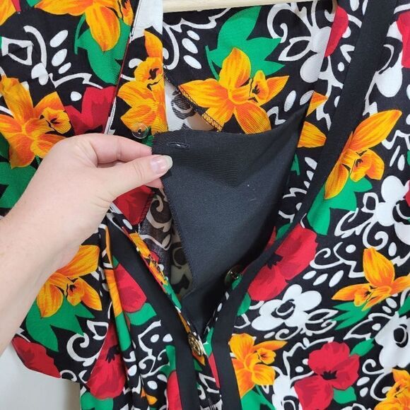 VintageāBoldāDaffodilsĀ andāPoppiesāButtonedāBlouse - Picture 3 of 11